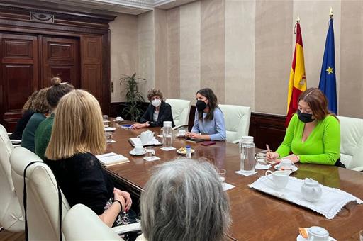 Irene Montero se reúne con las impulsoras de la petición Stop Sumisión Química