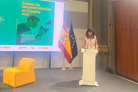 La ministra de Igualdad, Ana Redondo, presentando el informe Estado de las Paternidades en España 2026