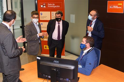 El Ministerio de Inclusión, Seguridad Social y Migraciones, José Luis Escrivá, en la sala de Madrid