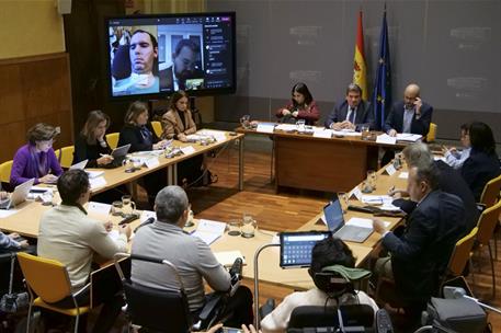 Reunión de la ministra Darias, el ministro Escrivá, y el secretario de Estado de Derechos Sociales, con asociaciones de ELA