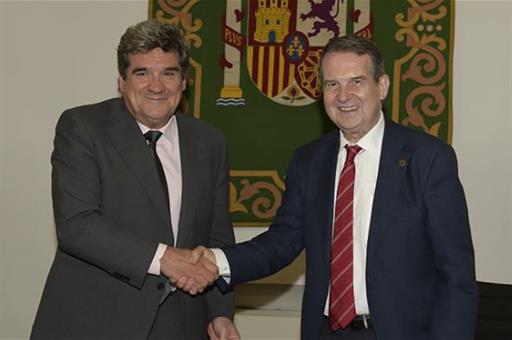 El Ministro de Inclusión, José Luis Escrivá, y el presidente de la FEMP, Abel Caballero