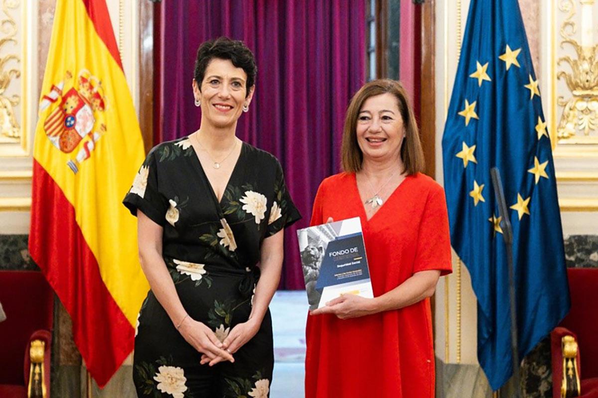 La ministra de Inclusión, Seguridad Social y Migraciones, Elma Saiz, y la presidenta del Congreso, Francina Armengol