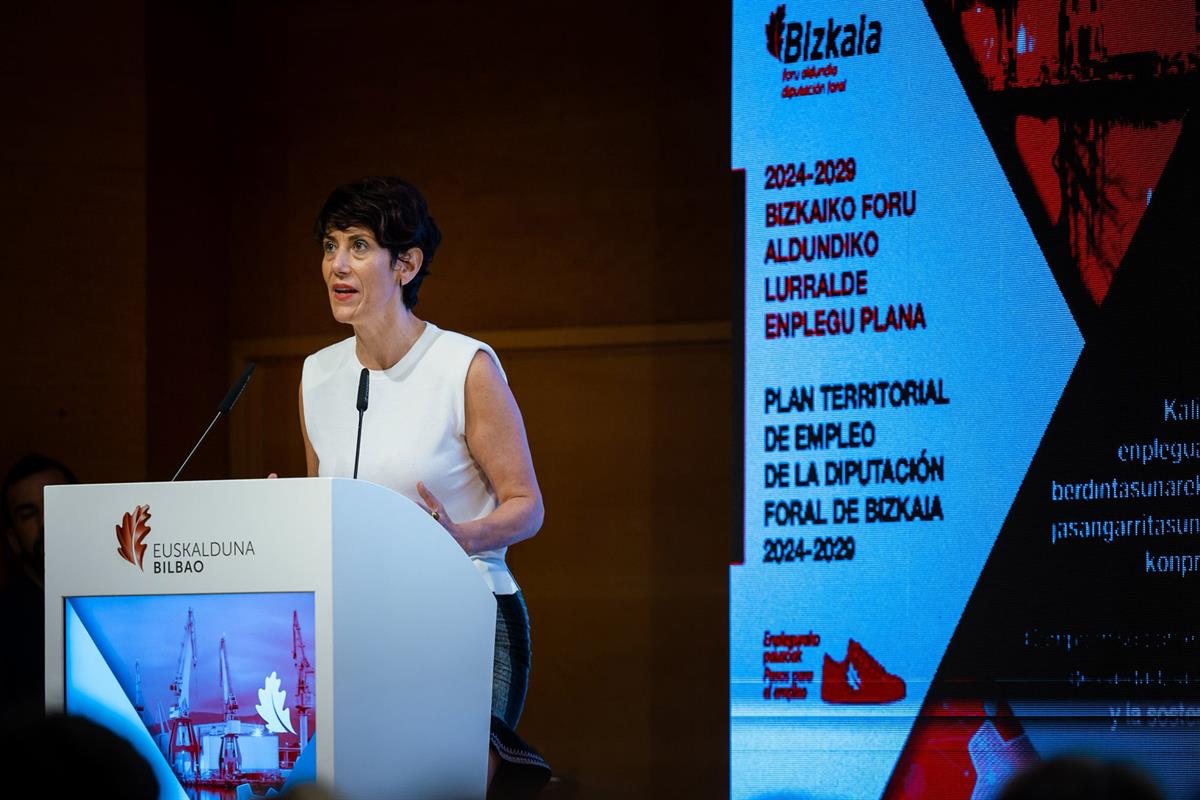 La ministra Elma Saiz, en la presentación del nuevo Plan Territorial de Empleo de Bizkaia 2024-2029