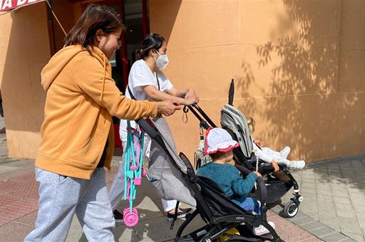 21/11/2025. Asian families. Asian families