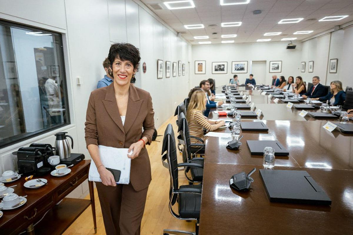La ministra de Inclusión, Seguridad Social y Migraciones, Elma Saiz, durante la reunión