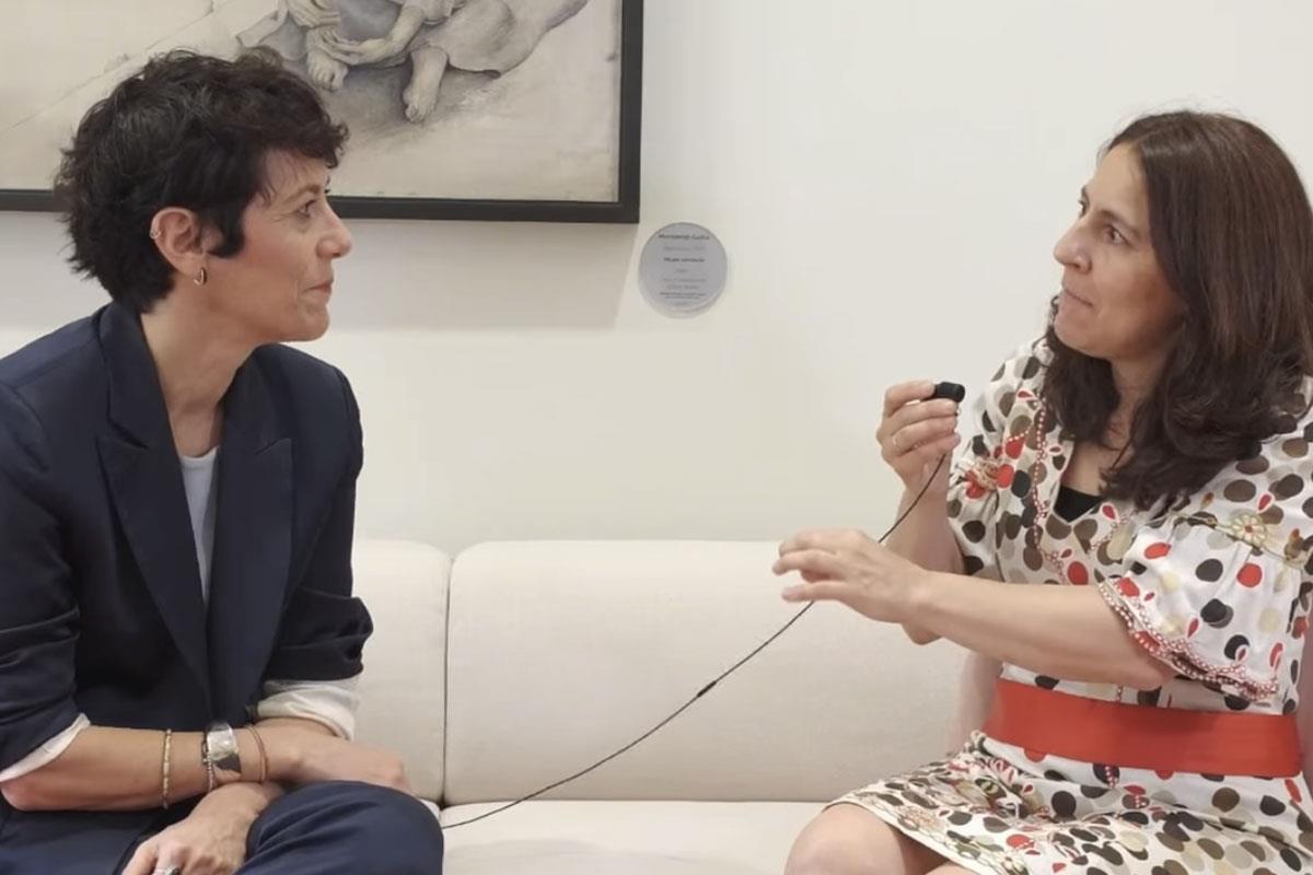 La ministra de Inclusión, Seguridad Social y Migraciones, Elma Saiz, reunida con Cristina Aragón, especialista en temas de Derec