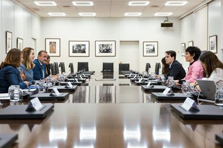 ​​​La ministra de Inclusión, Seguridad Social y Migraciones de España, Elma Saiz, durante la reunión 