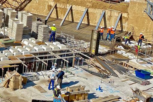 Personal de la construcción durante su jornada laboral