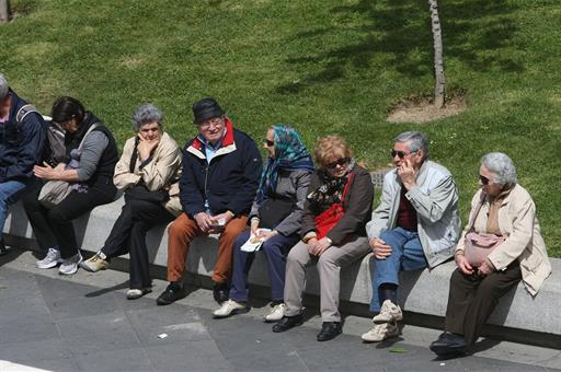 Pensionistas en un parque