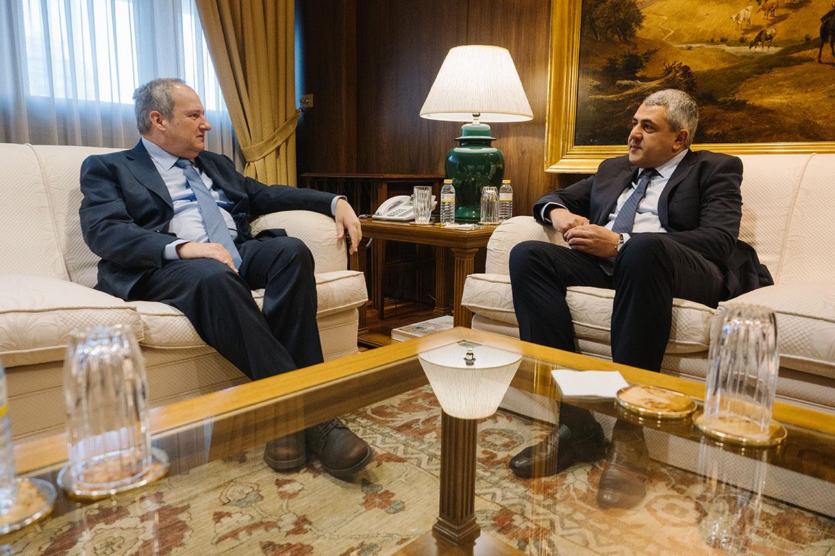 El ministro de Industria y Turismo, Jordi Hereu, y el secretario general de la Organización Mundial del Turismo, Zurab Pololikas