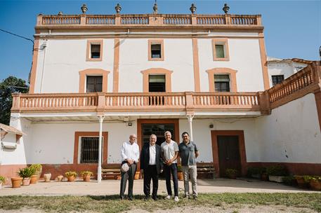 Jordi Hereu visita el grupo alimentario Ametller Origen.