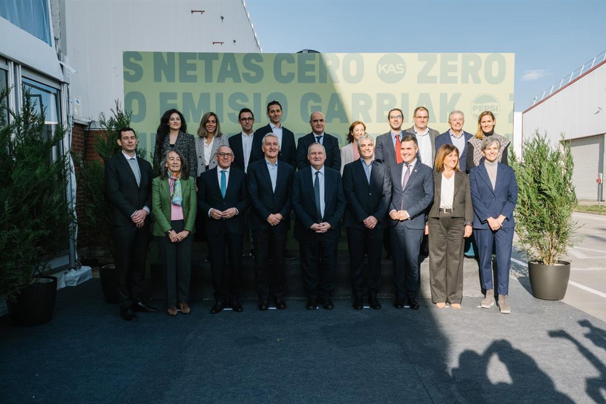 18/12/2025. The Minister for Industry and Tourism, Jordi Hereu, during the visit to the new Pepsico plant in Vitoria (Álava)