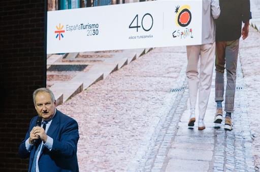 El ministro de Industria y Turismo, Jordi Hereu, durante la presentación de la campaña turística.