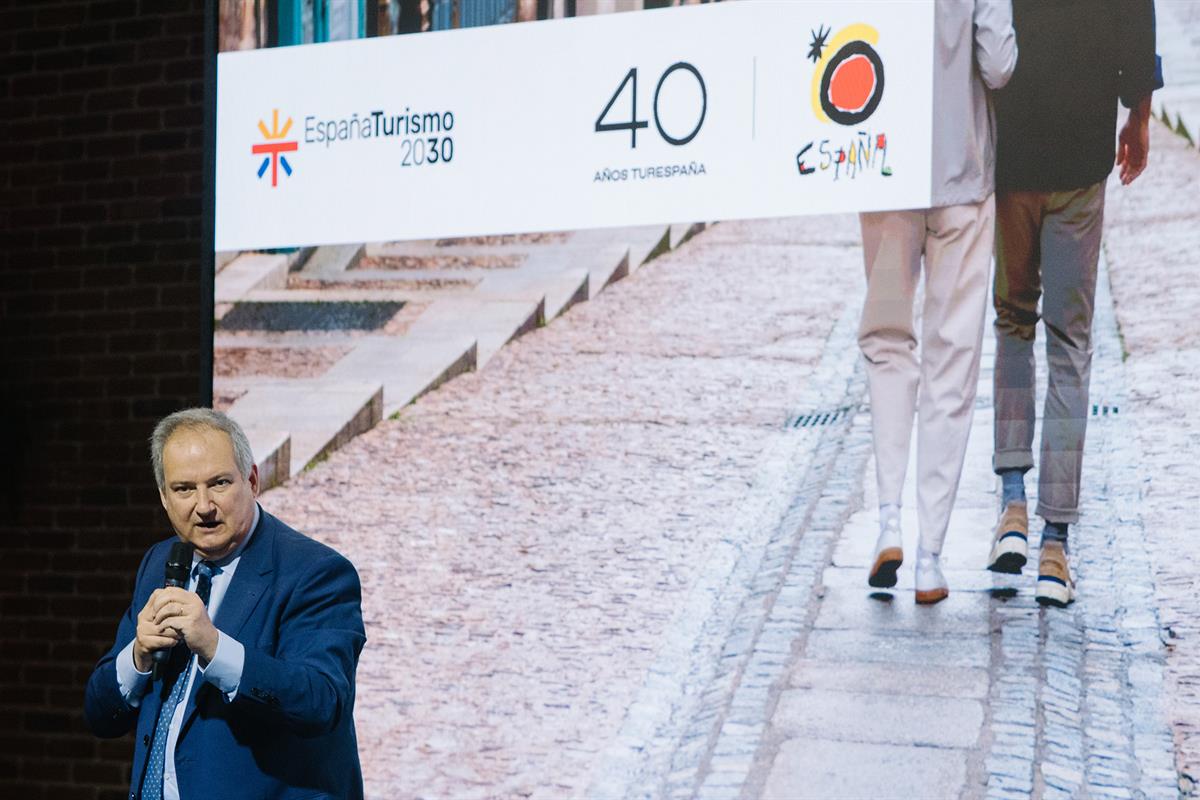 El ministro de Industria y Turismo, Jordi Hereu, durante la presentación de la campaña turística.