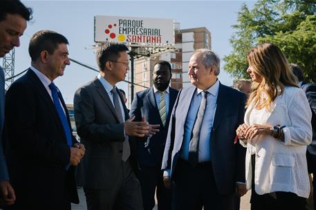 El ministro de Industria y Turismo, Jordi Hereu, durante la visita a las instalaciones de la futura sede de Desay
