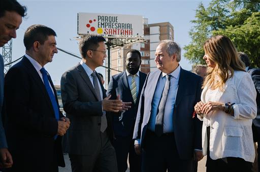 El ministro de Industria y Turismo, Jordi Hereu, durante la visita a las instalaciones de la futura sede de Desay