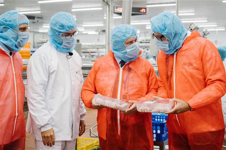 El ministro de Industria y Turismo, Jordi Hereu, durante su visita a una empresa agroalimentaria