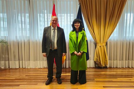 El ministro de Industria y Turismo, Jordi Hereu, con la consejera delegada de PYMAR, Almudena López