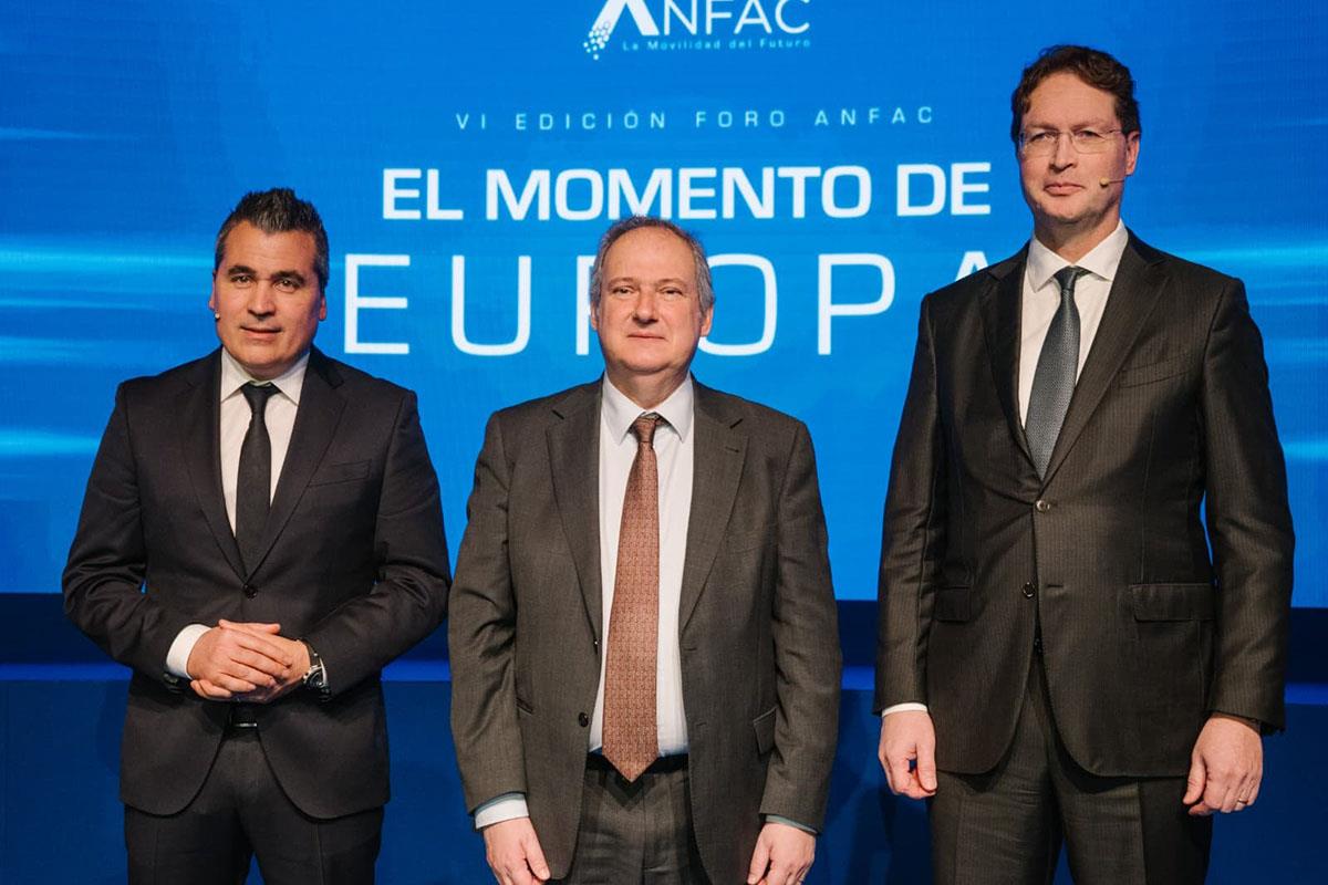 El ministro de Industria y Turismo, Jordi Hereu, interviene en el VI Foro ANFAC. 