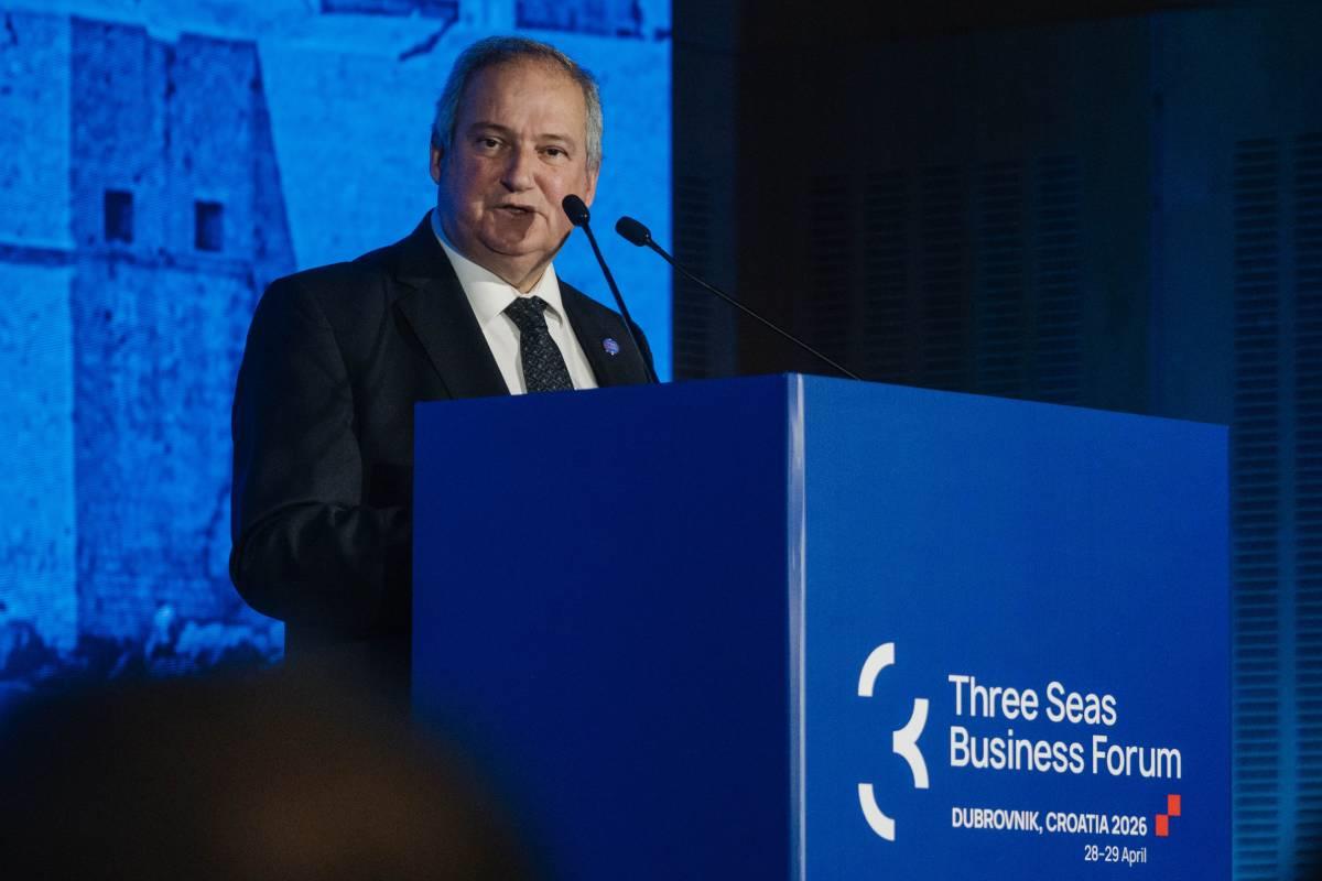 El ministro de Industria y Turismo, Jordi Hereu, durante la Cumbre de los Tres Mares.