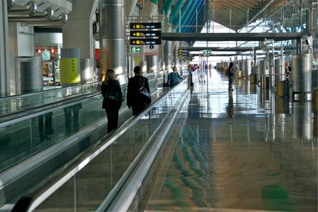 Viajeros en aeropuerto
