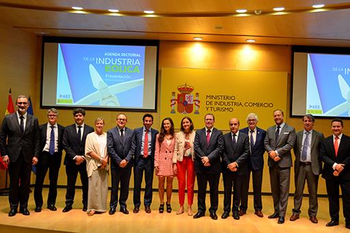 Foto de familia tras la presentación de la Agenda Sectorial de la Industria Eólica