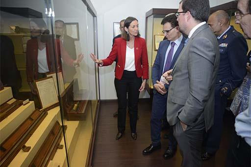 La ministra en funciones, Reyes Maroto, durante su visita al Centro Español de Metrología
