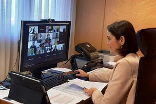 La ministra Reyes Maroto durante la reunión por videoconferencia