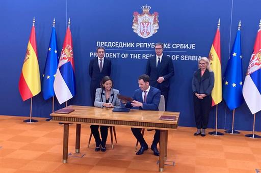La ministra Reyes Maroto durante el acto de firma de los acuerdos España-Serbia