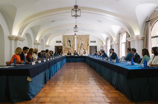 El ministro de Industria, Comercio y Turismo preside la reunión con los representantes del sector turístico