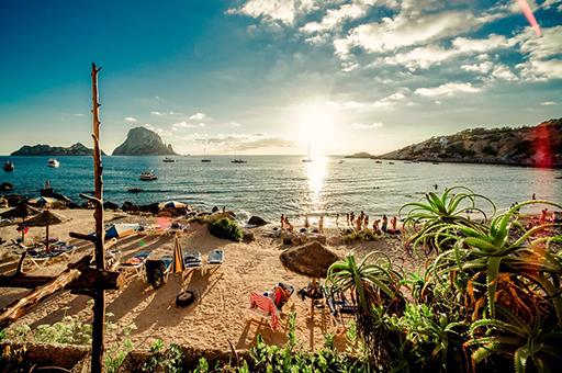 Bañistas en una playa