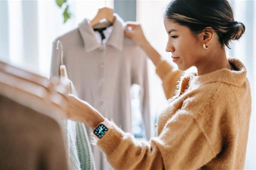 Dependienta de una tienda de moda