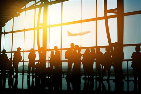 17/11/2023. Passengers in an airport. Passengers in an airport