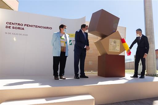 Fernando Grande Marlaska y otras autoridades durante la inauguración