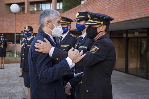 El ministro Grande-Marlaska visitando la sede de la Unidad Central de Atención a Familia y Mujer (UFAM) de la Policía Nacional