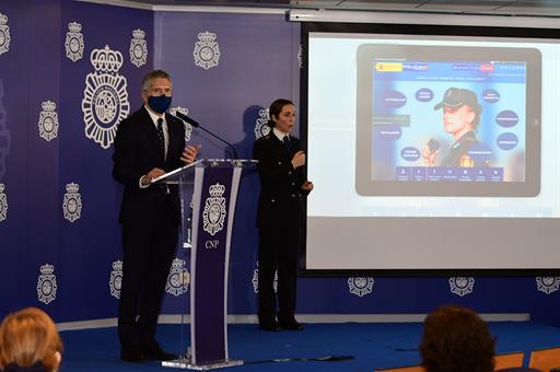 Fernando Grande-Marlaska preside la presentación de la nueva página web de la Policía Nacional