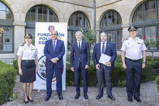 Grande-Marlaska inaugura en San Lorenzo de El Escorial el curso de verano de la Policía Nacional en la Universidad Complutense