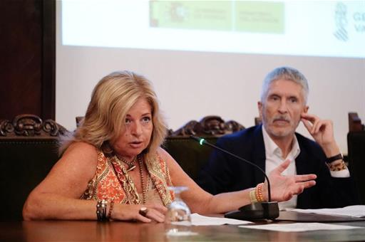 El ministro del Interior, Fernando Grande-Marlaska junto a la presidenta de COVITE, Consuelo Ordóñez