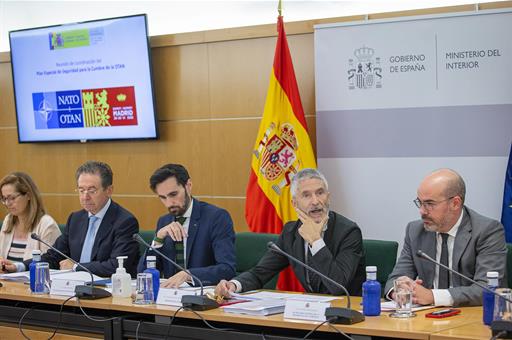 El ministro Grande-Marlaska presidiendo la reunión de coordinación del dispositivo de seguridad para la Cumbre de la OTAN