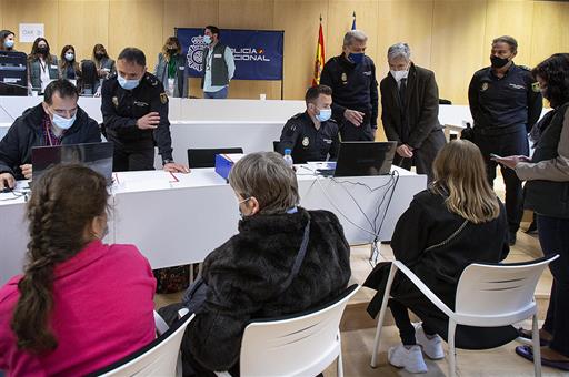 Fernando Grande-Marlaska visita el Centro de Recepción y Acogida de Pozuelo de Alarcón (Madrid)