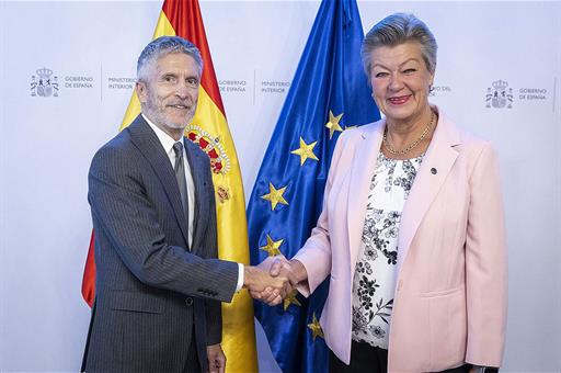 El ministro del Interior y la comisaria de Interior de la UE durante su encuentro en Madrid