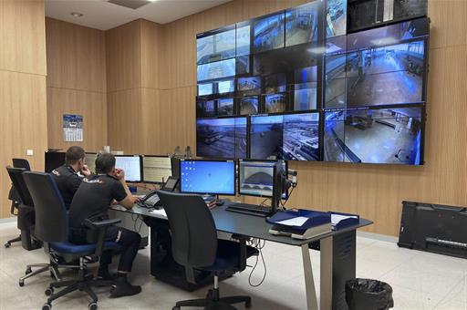 Agentes de Policía, durante la Operación Paso del Estrecho.