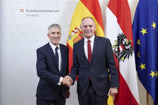 El ministro del Interior, Fernando Grande-Marlaska, y su homólogo austriaco, Gerhard Karner.