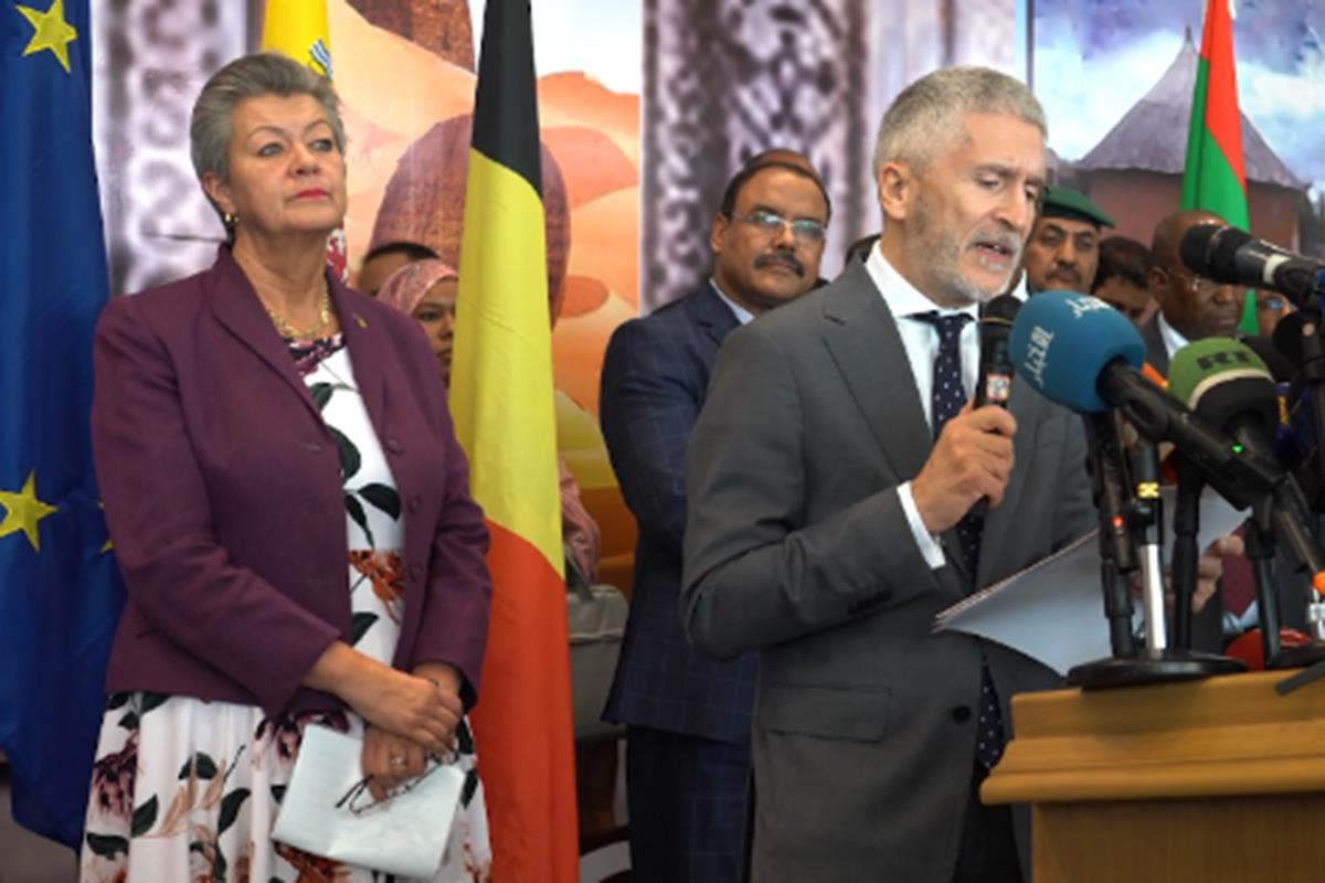 El ministro del Interior, Fernando Grande-Marlaska, junto a la comisaria europea de Interior, Ylva Johansson, en Mauritania