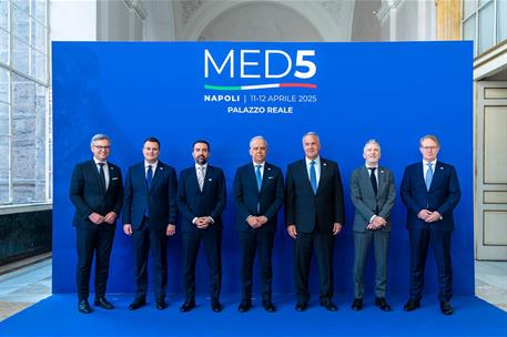 Foto de familia de los integrantes del MED5.