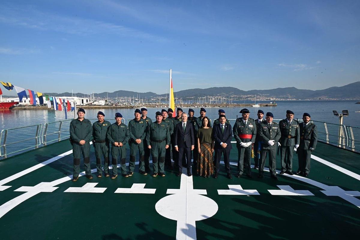Foto de grupo en el acto de entrega del nuevo buque oceánico “Duque de Ahumada”