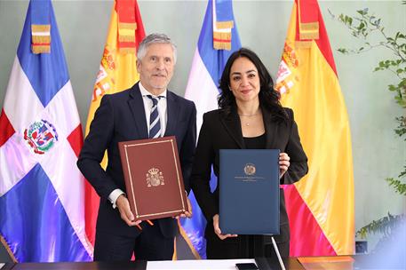 Fernando Grande-Marlaska y su homóloga de la República Dominicana