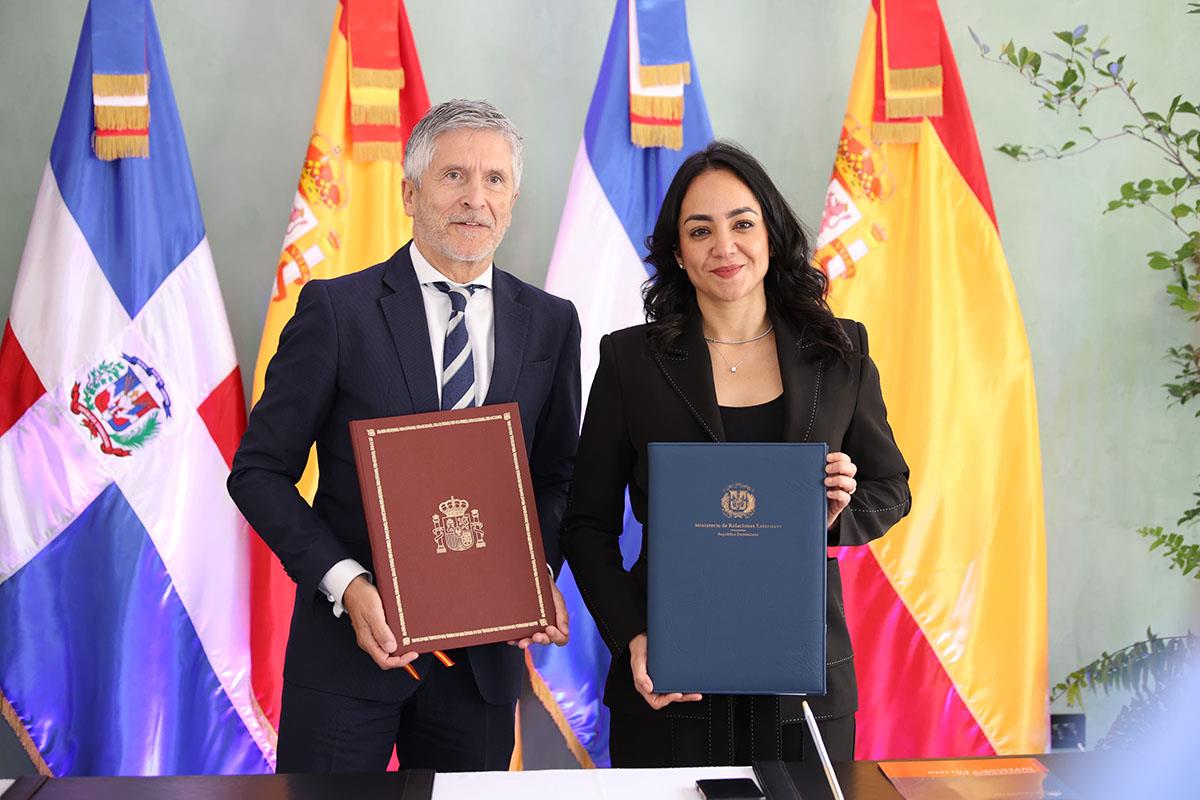 Fernando Grande-Marlaska y su homóloga de la República Dominicana