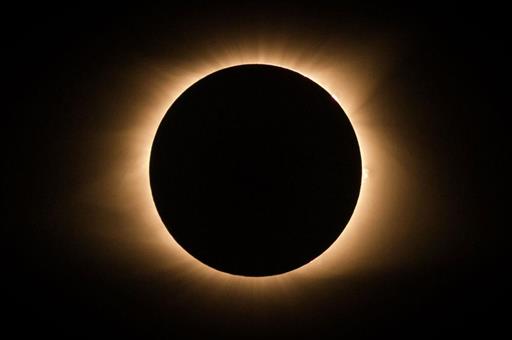 Imagen de un eclipse total de sol