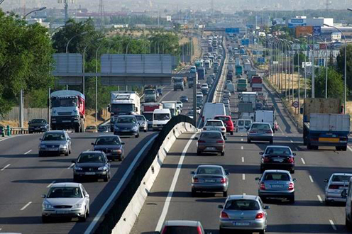 Vehículos circulando en carretera